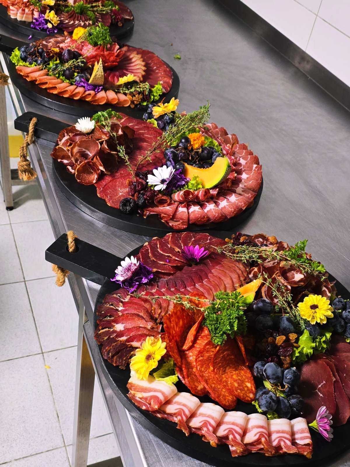 Detalj na stolu za venčanje